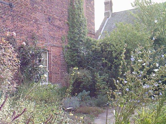 Gressenhall - GHall_garden.jpg (640px x 480px)