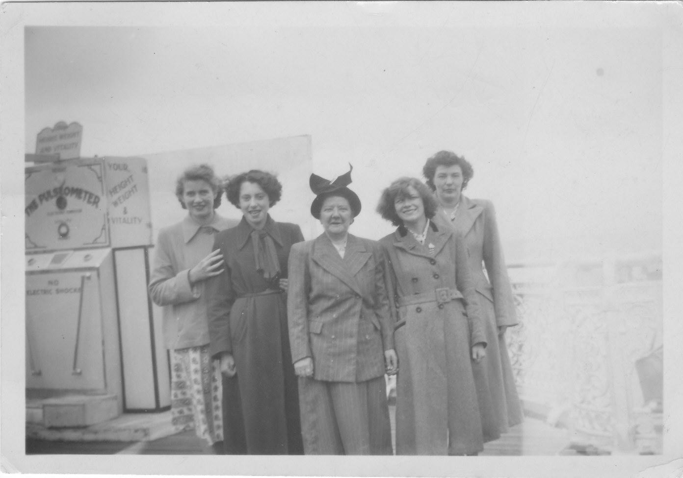 Gressenhall photos - Gladys Richmond ---- Hubbard, Matron White, Doris (1392px x 976px)